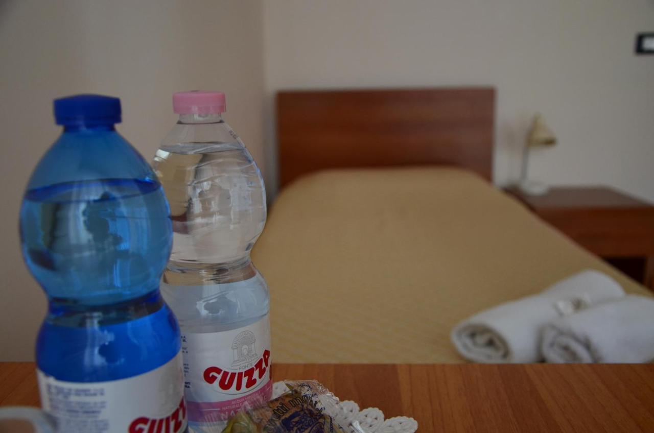 Single Room with Shared Bathroom,1176314725:JPEG