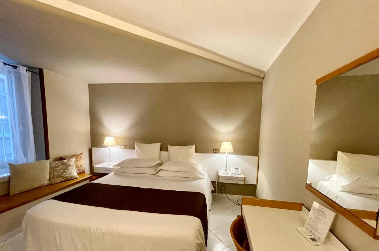 Standard Double or Twin Room,1177658863:JPEG