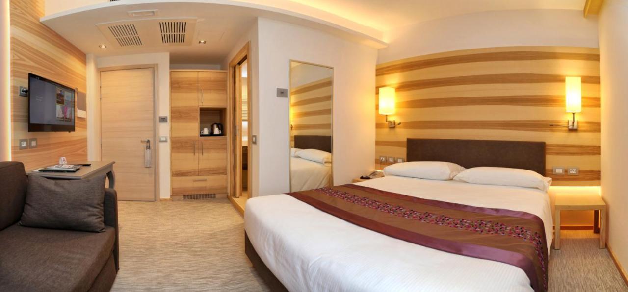Double or Twin Room Terrace