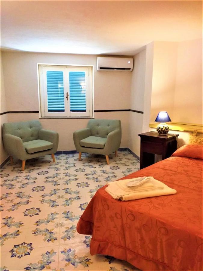 Family Room,1186600843:JPEG