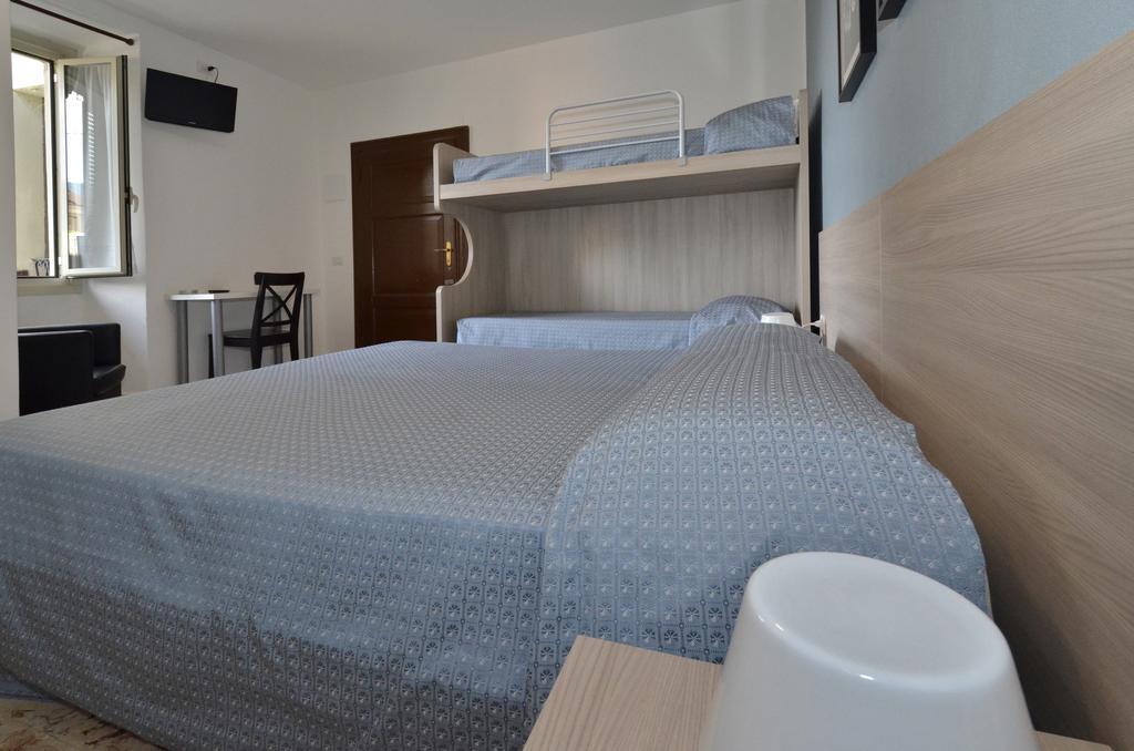 Quadruple Room,742810879:JPEG
