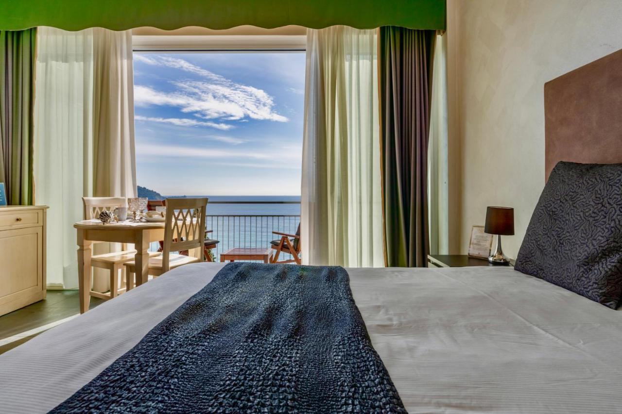 Studio with Balcony and Sea View,1190571616:JPEG