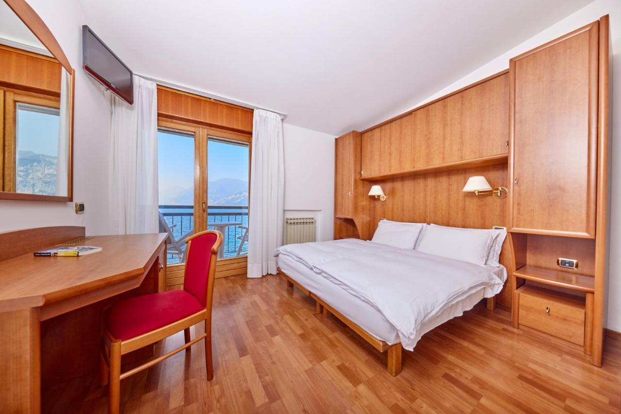 Doppelzimmer mit Balkon und Seeblick