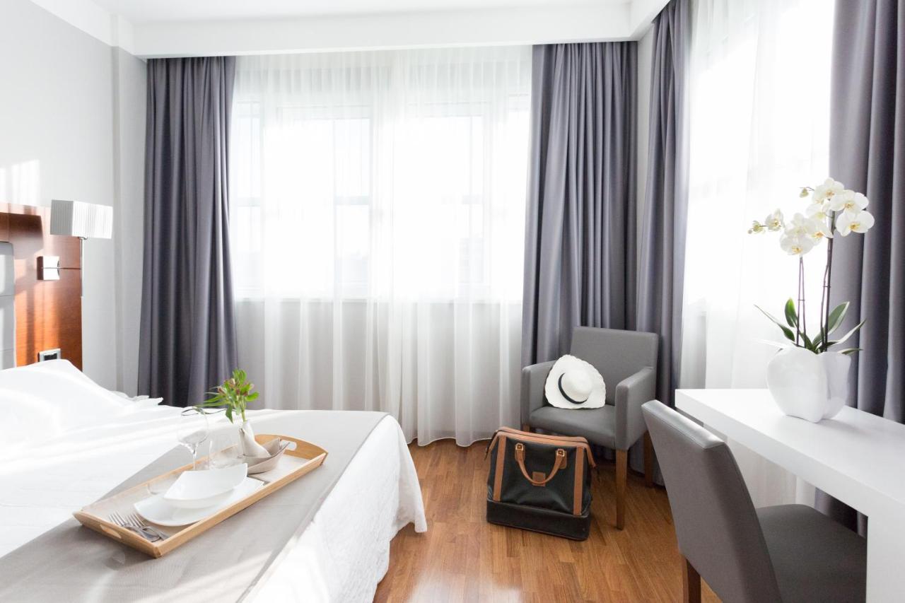 Classic Double or Twin Room,1197183079:JPEG