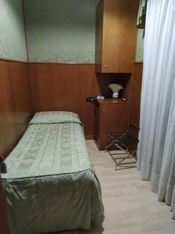 Quarto Individual com Casa de Banho Privativa Exterior