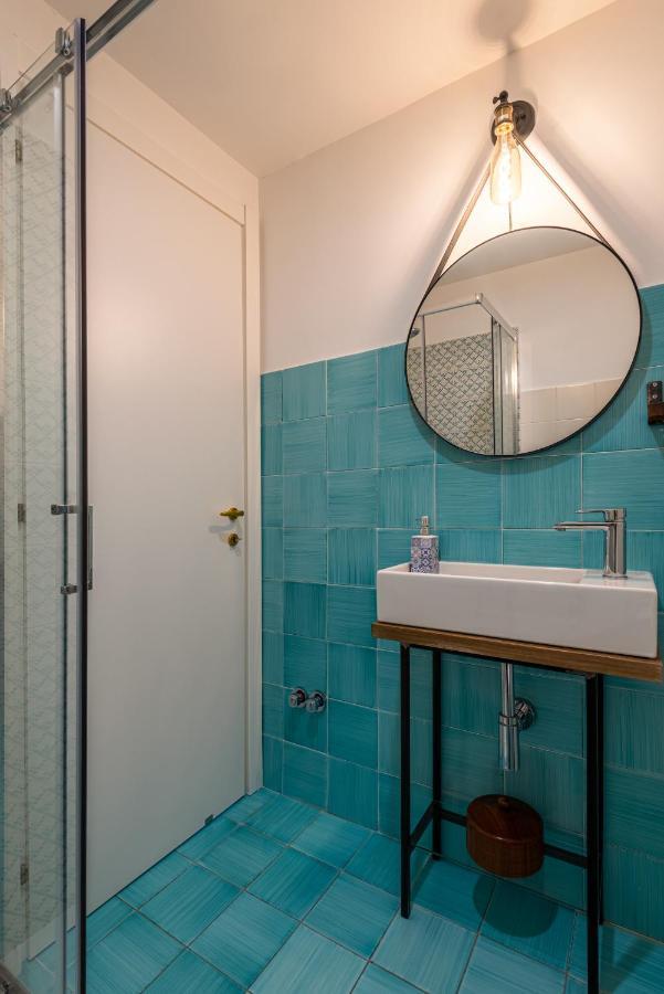 Habitación con cama grande