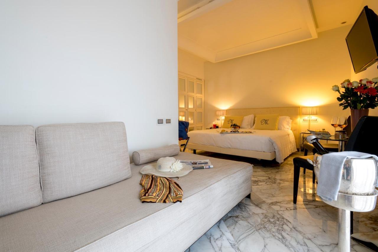 Habitación Doble Deluxe con terraza y piscina