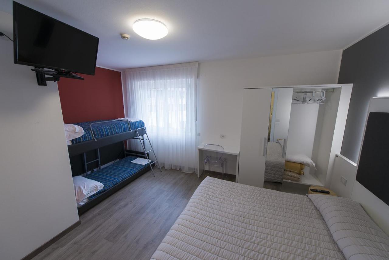 Standard Family Room,1369530173:JPEG