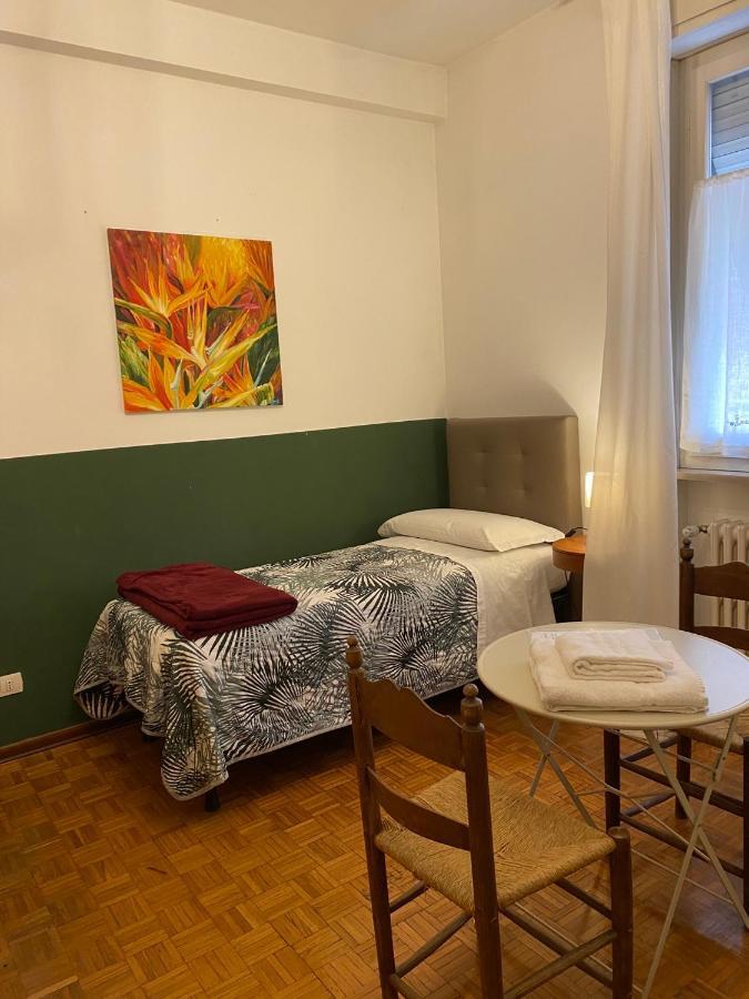 Camera Matrimoniale/Doppia con Letti Singoli con Bagno in Comune