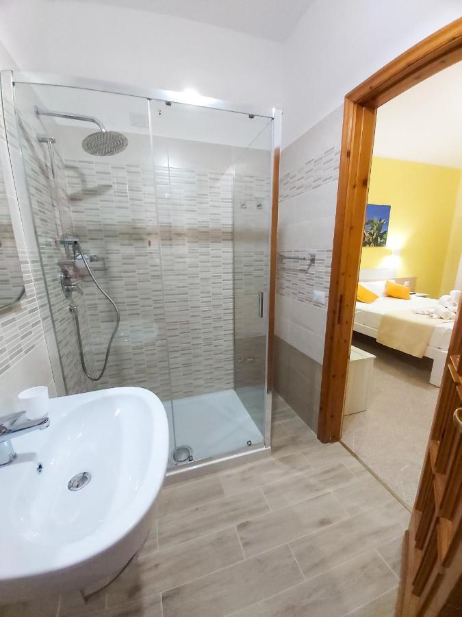 Pokój trzyosobowy z widokiem na ogród