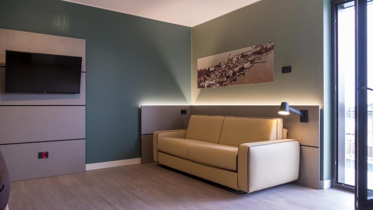 Superior Double Room With Balcony and Partial Lake View,1246032823:JPEG