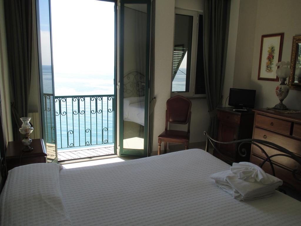 Dreibettzimmer - mit Balkon und Meerblick