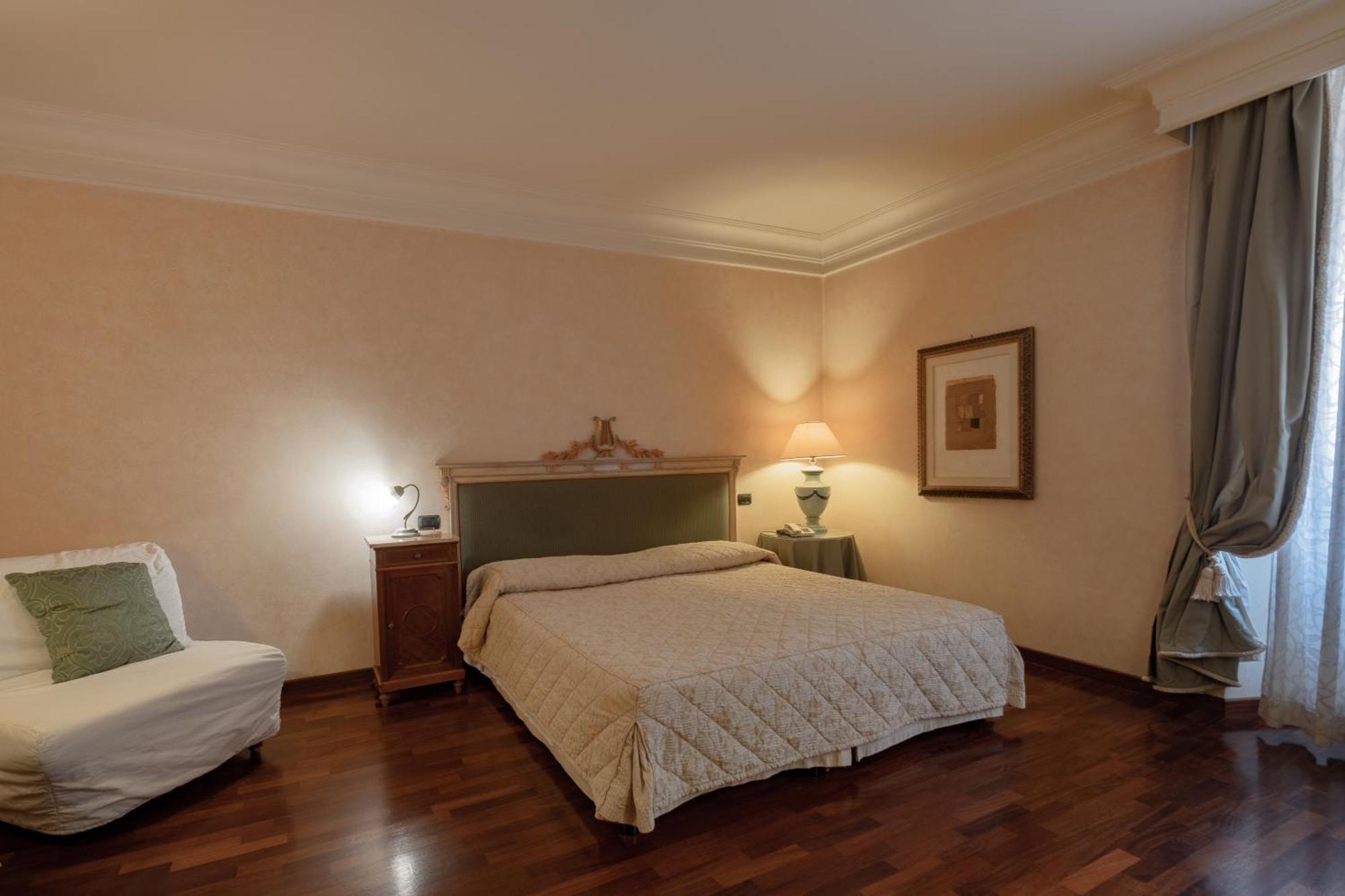 Deluxe Double or Twin Room