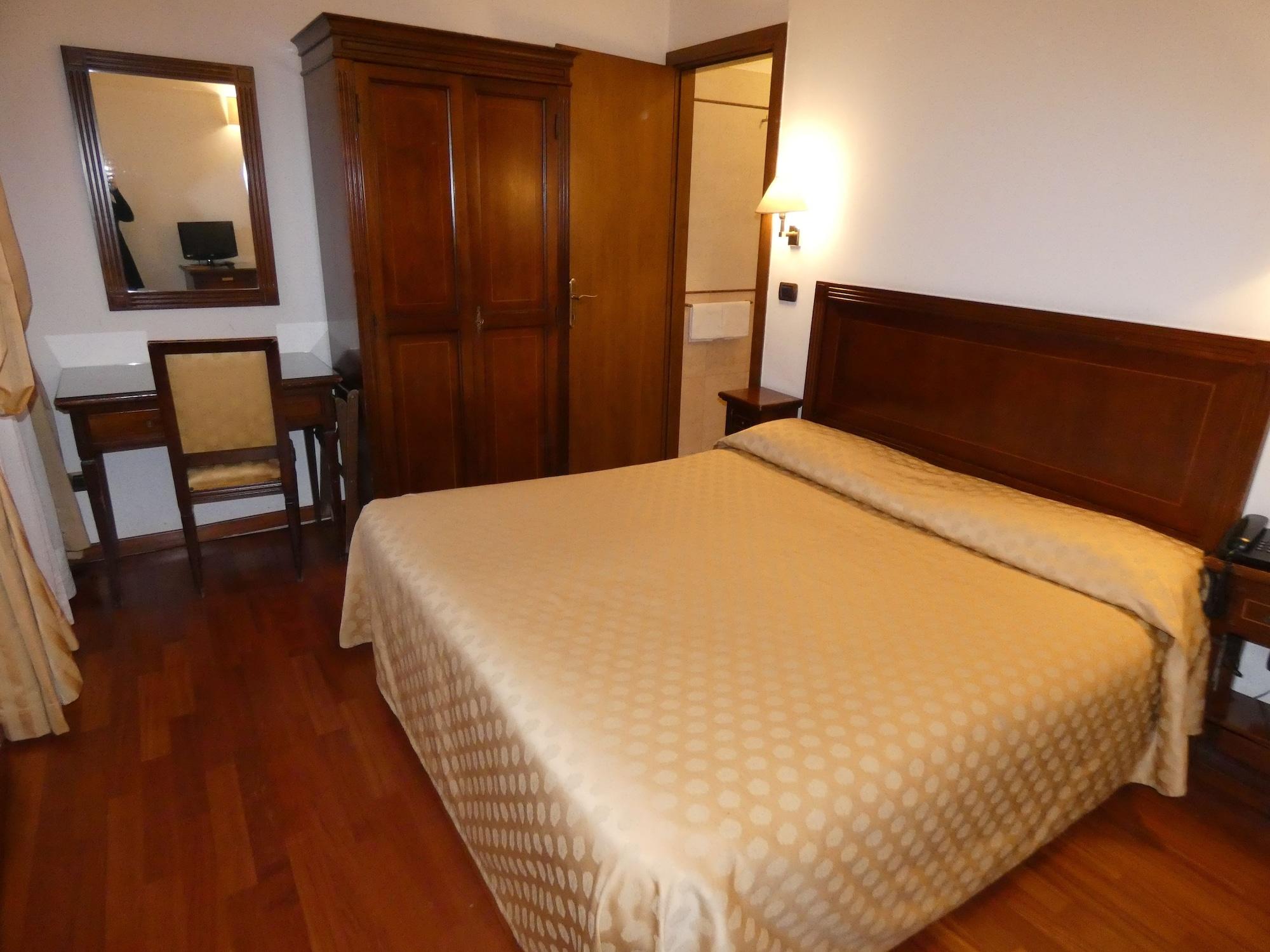 Quarto Duplo Superior com Vista do Canal