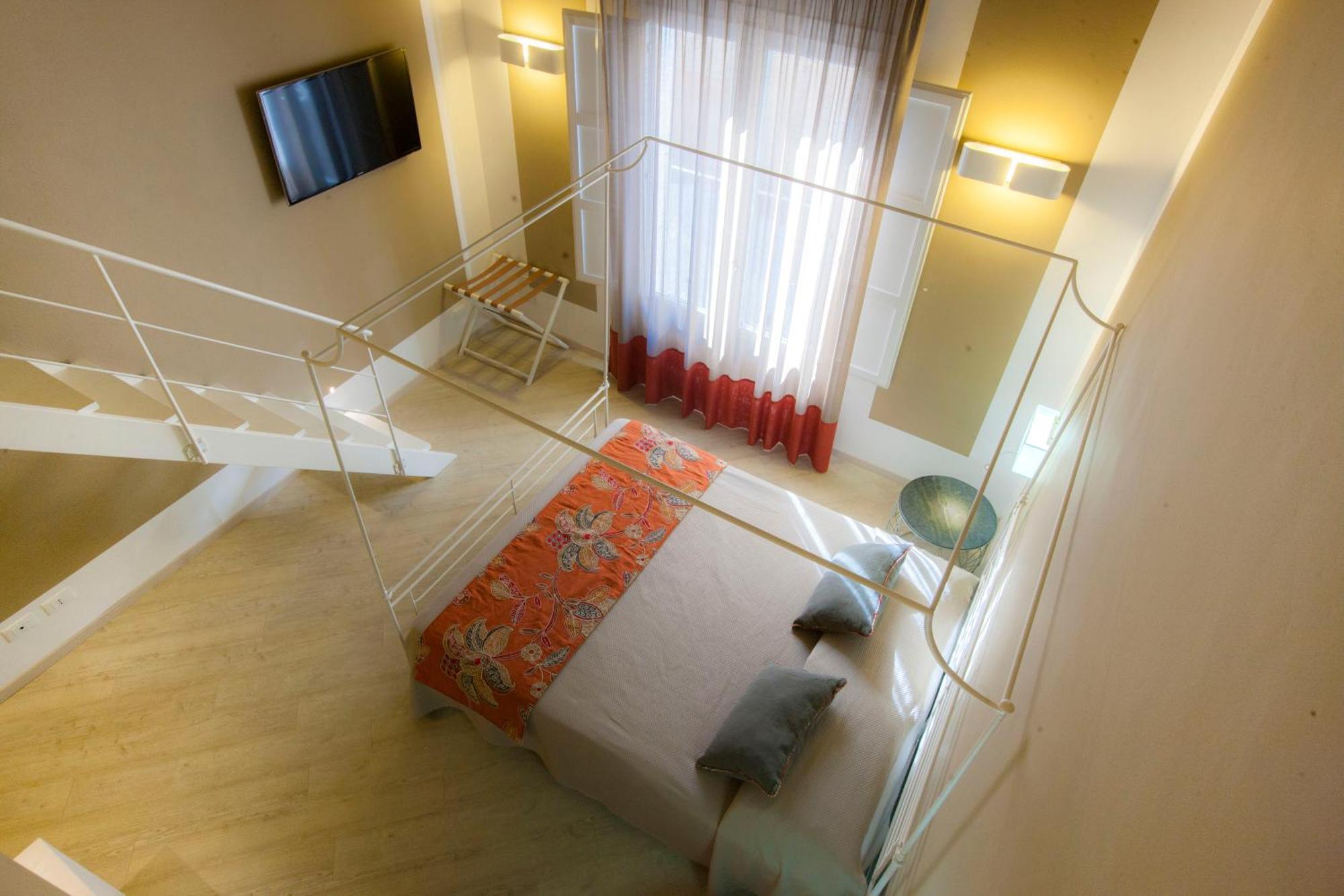 Deluxe Double Room Balcony,403283925:JPEG