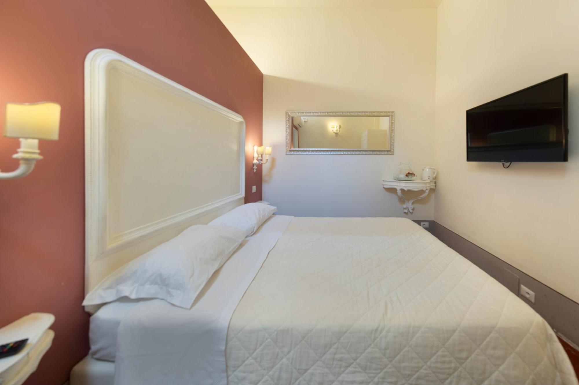 Small Double Room,1215928063:JPEG