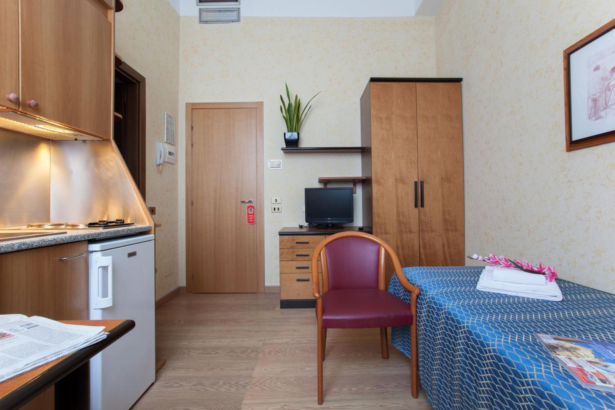Quarto Individual com Cozinha Compacta