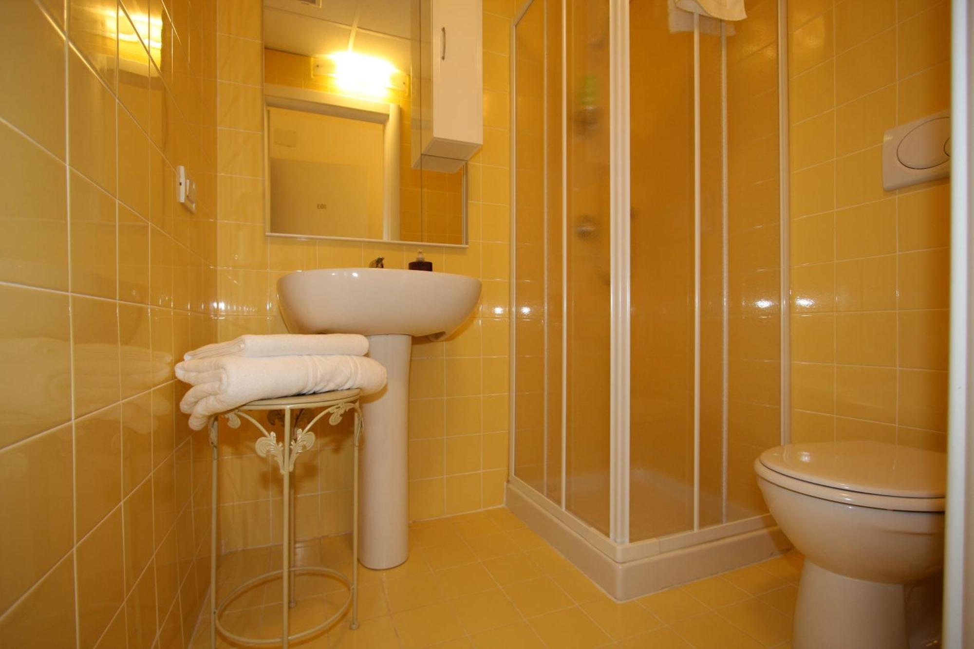 Single Room,1584441219:JPEG
