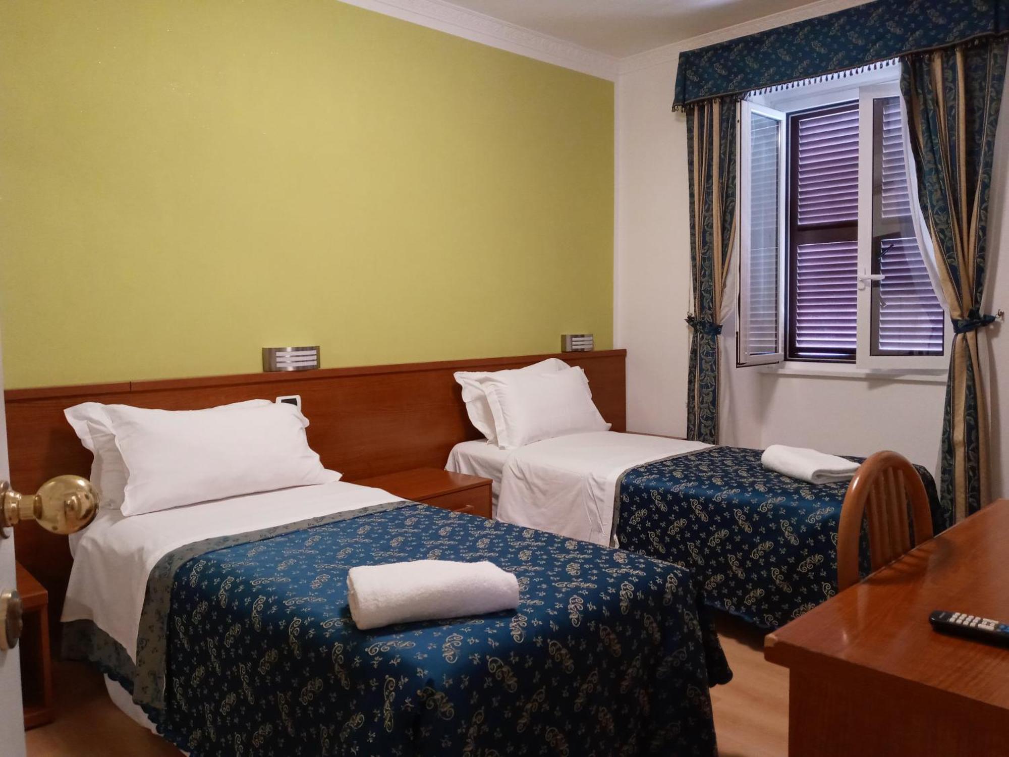Quarto Triplo Básico