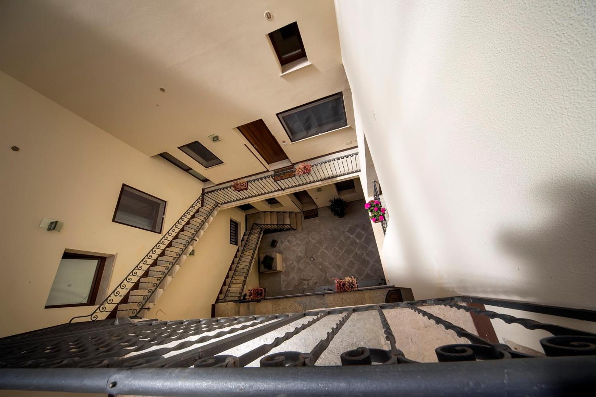 One-Bedroom Apartment,1216201261:JPEG