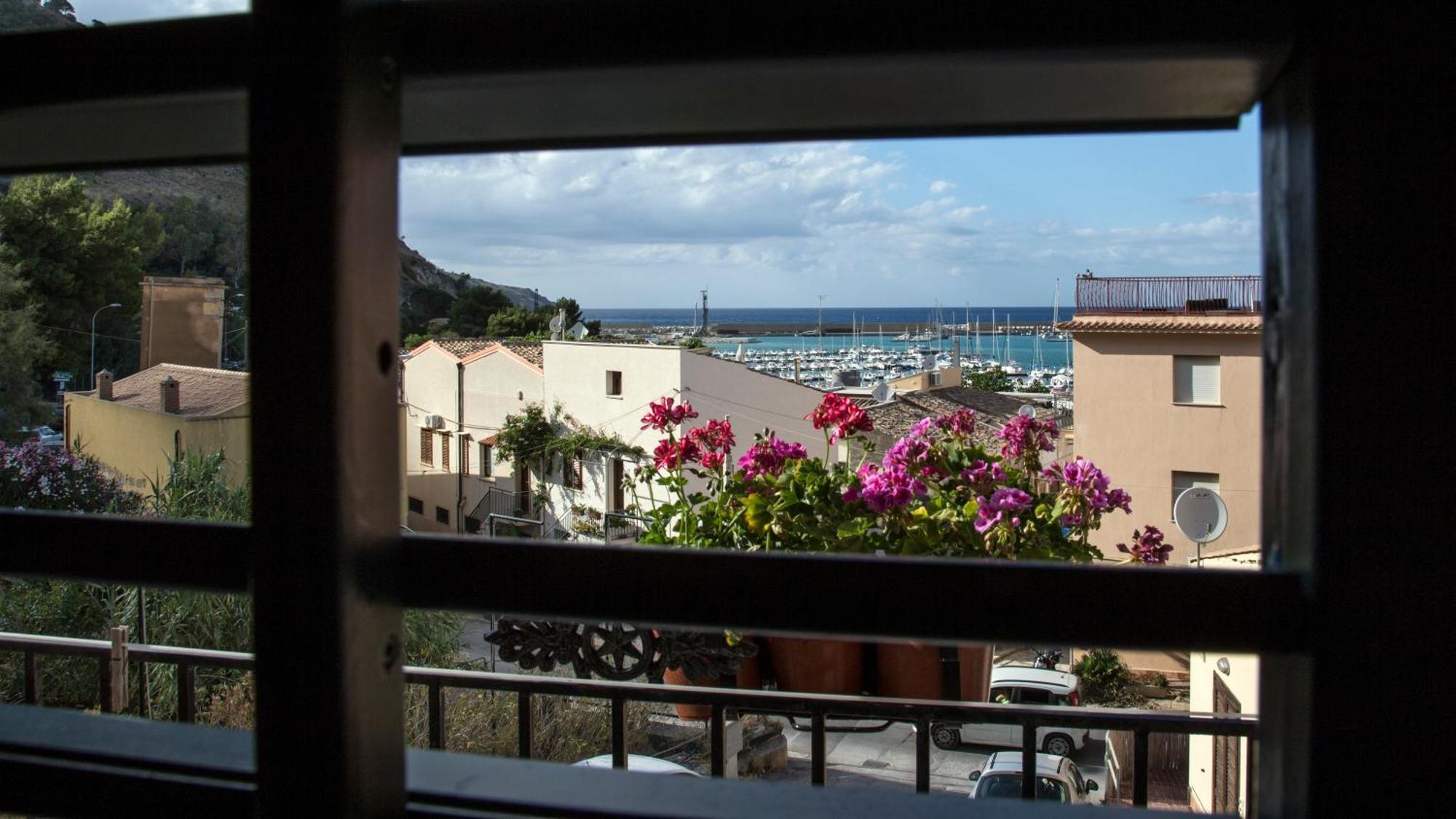 Double Room with Balcony and Sea View