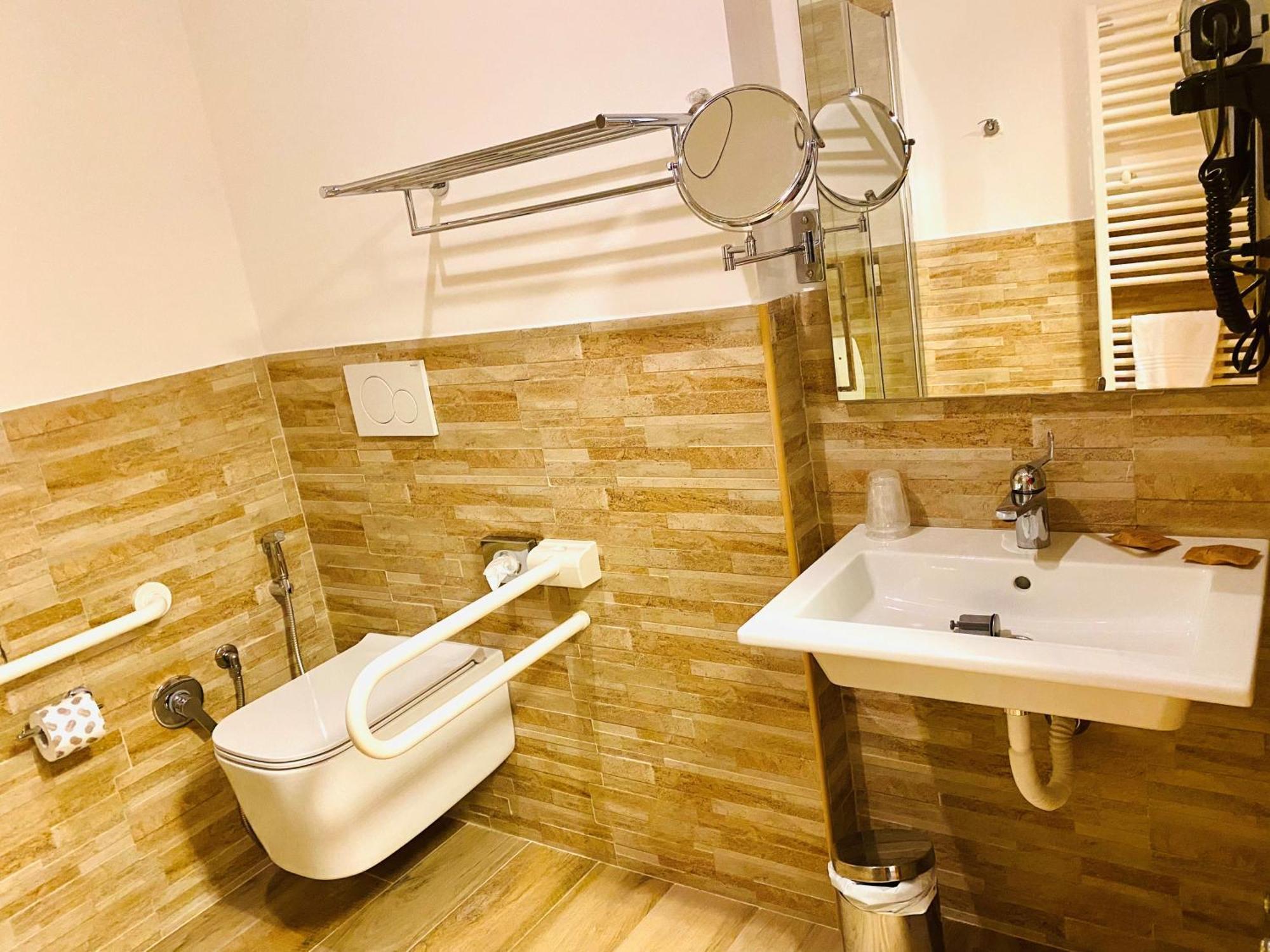 Single Room,1021125193:JPEG