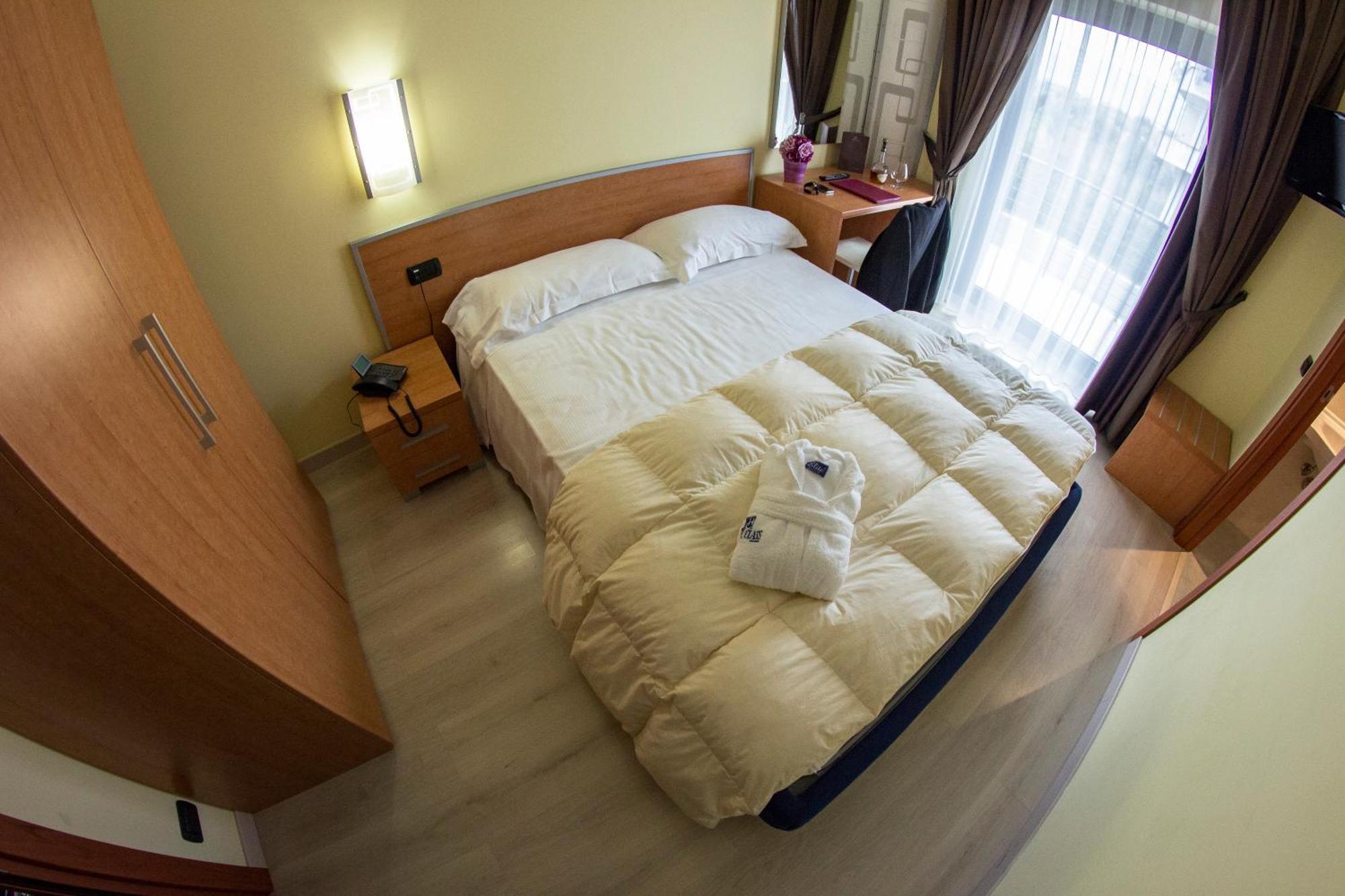 Standard Queen Room,757777231:JPEG
