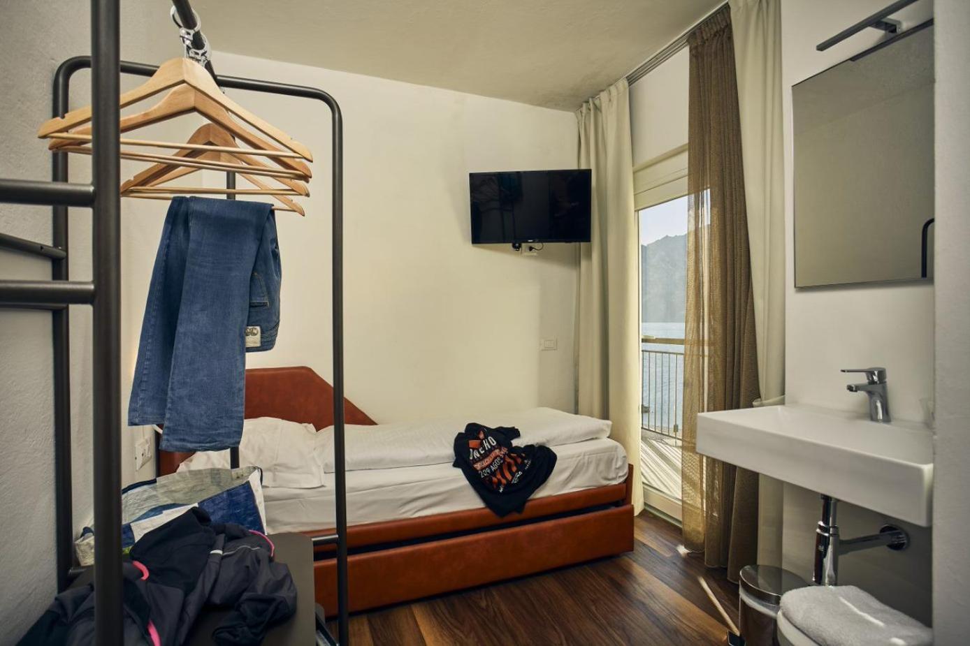 Single Room with Balcony,1217954635:JPEG