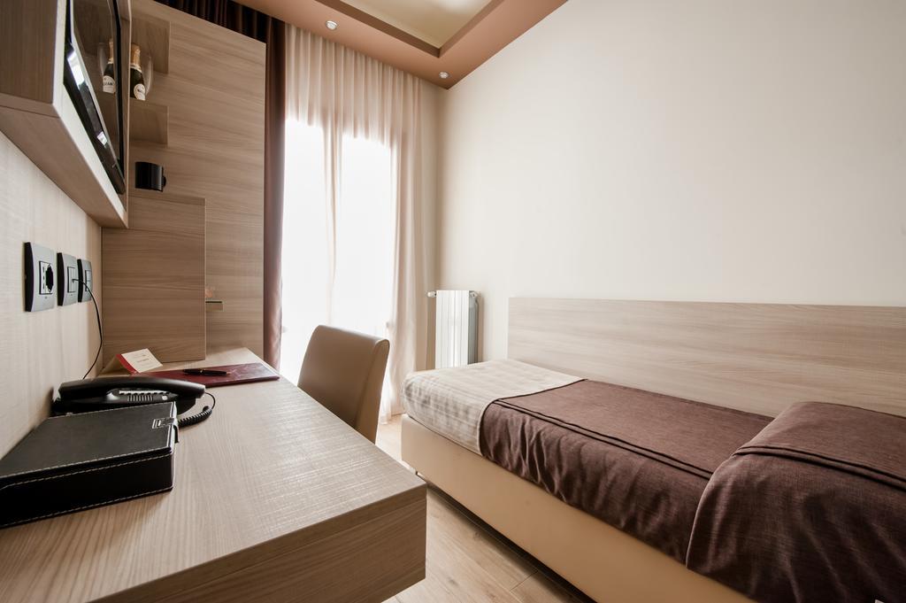 Two Connecting Rooms (3 Adults)