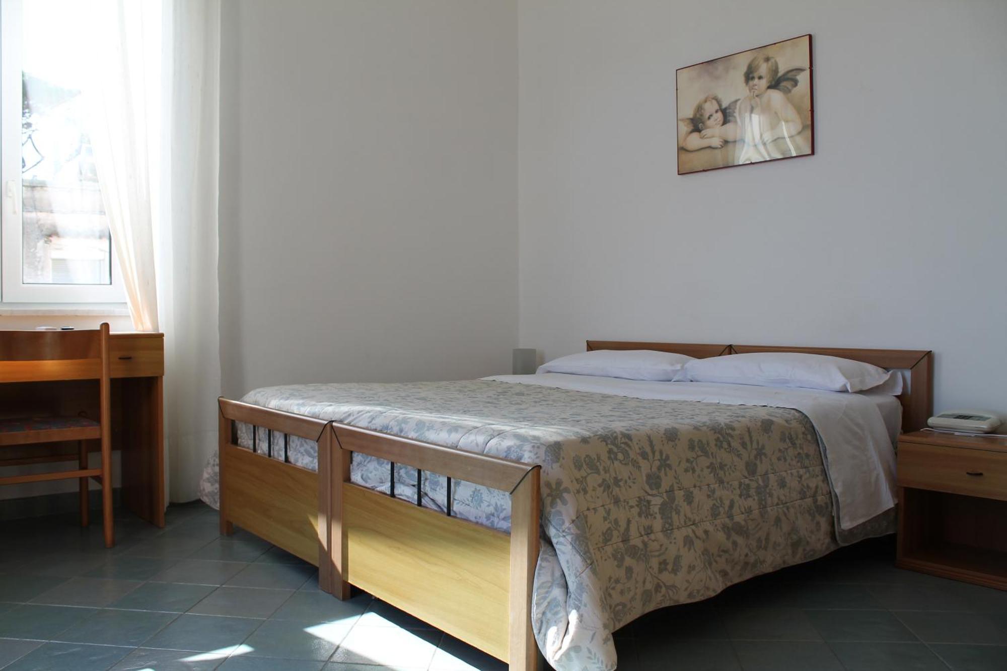 Standard Double or Twin Room,1227009911:JPEG