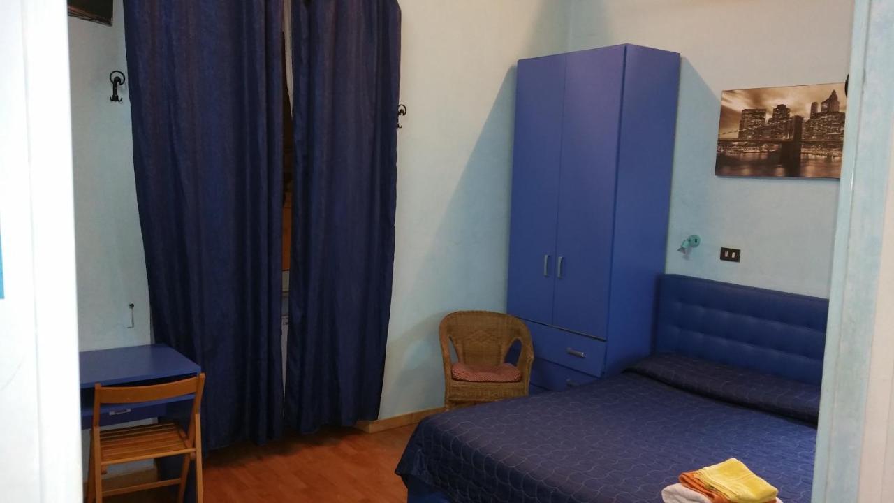 Szoba 2 külön ággyal és saját fürdőszobával