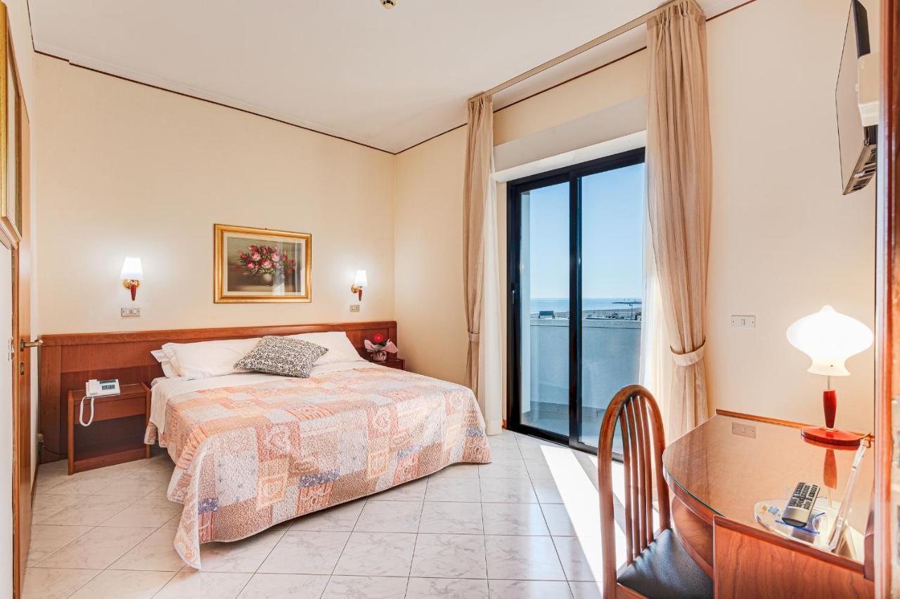 Double Room,664036881:JPEG