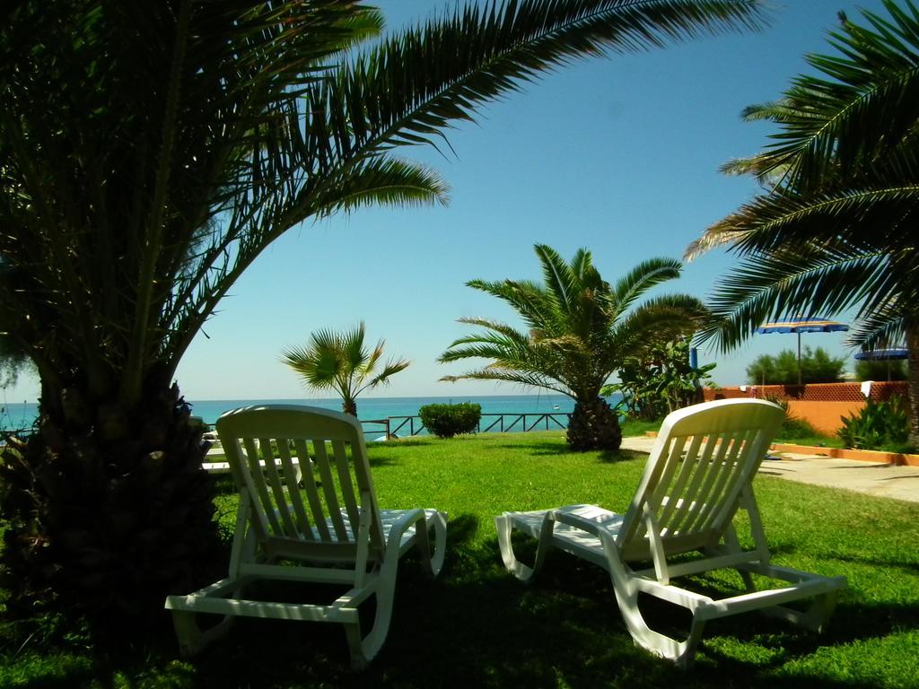 One-Bedroom Apartment with View,370350520:JPEG