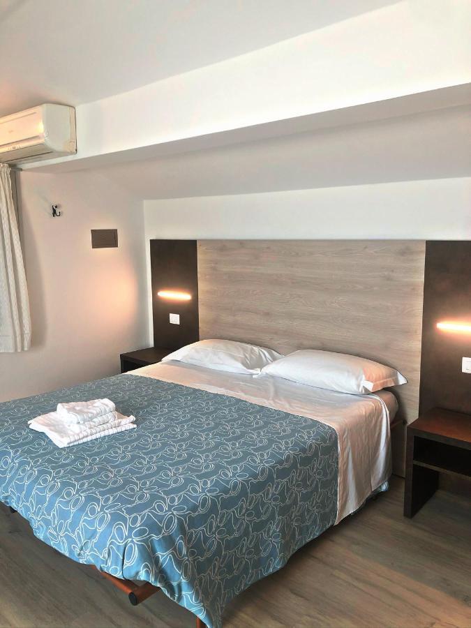 Economy Triple Room,1231708829:JPEG