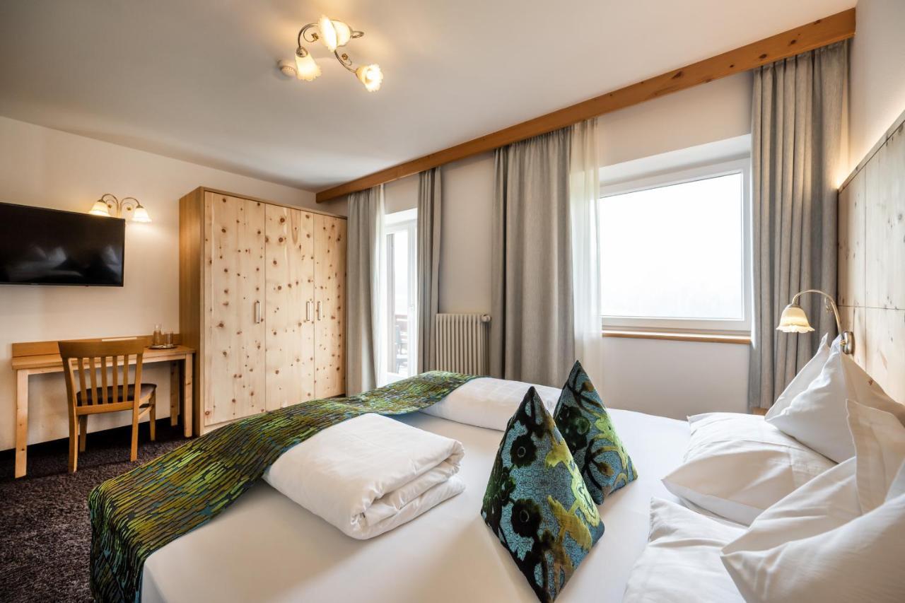 Double or Twin Room with Mountain View,1237568857:JPEG