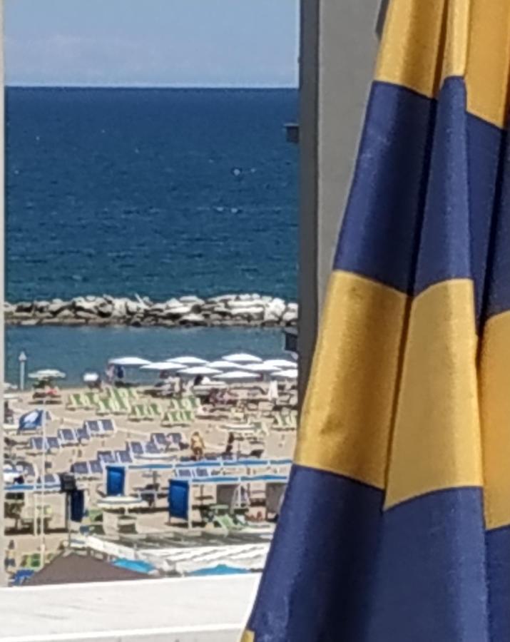 Appartamento con 2 Camere da Letto, Terrazza e Vista Mare