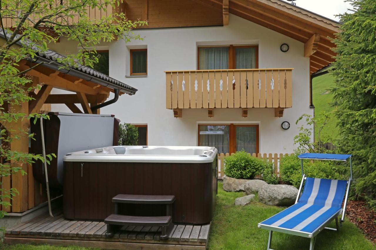 Zweibettzimmer mit Balkon