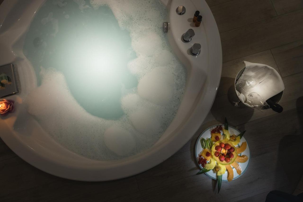 Deluxe Double or Twin Room Spa Bath,1246726795:JPEG