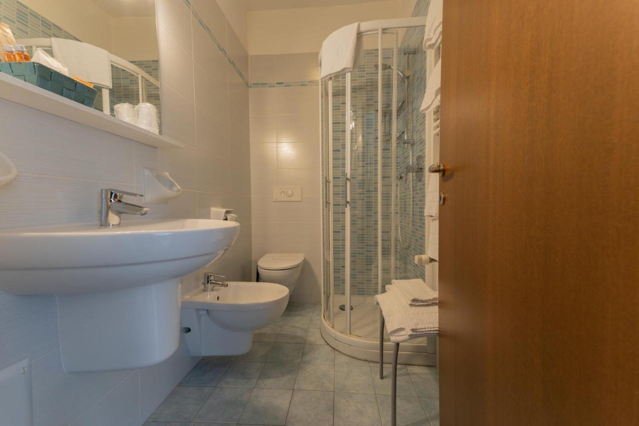 Standard Triple Room,1243505641:JPEG