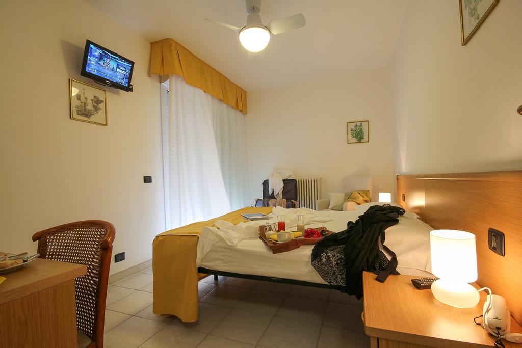 Two Connecting Rooms,124522671:JPEG