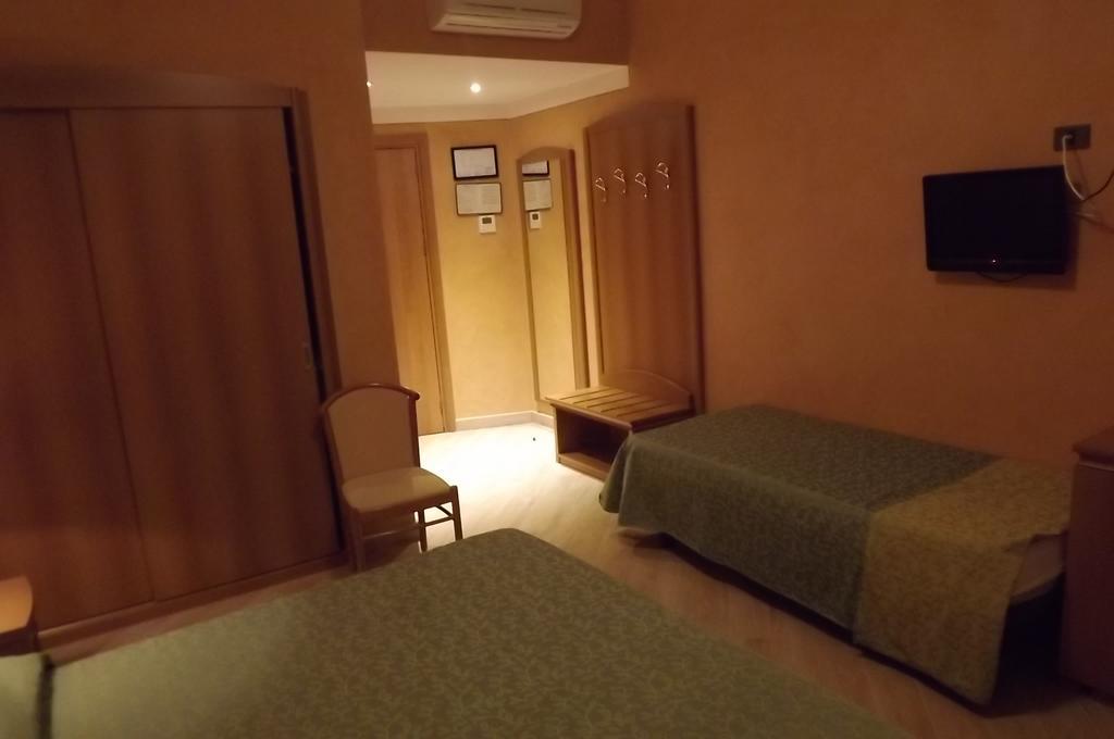 Doppel-/Zweibettzimmer mit Seeblick