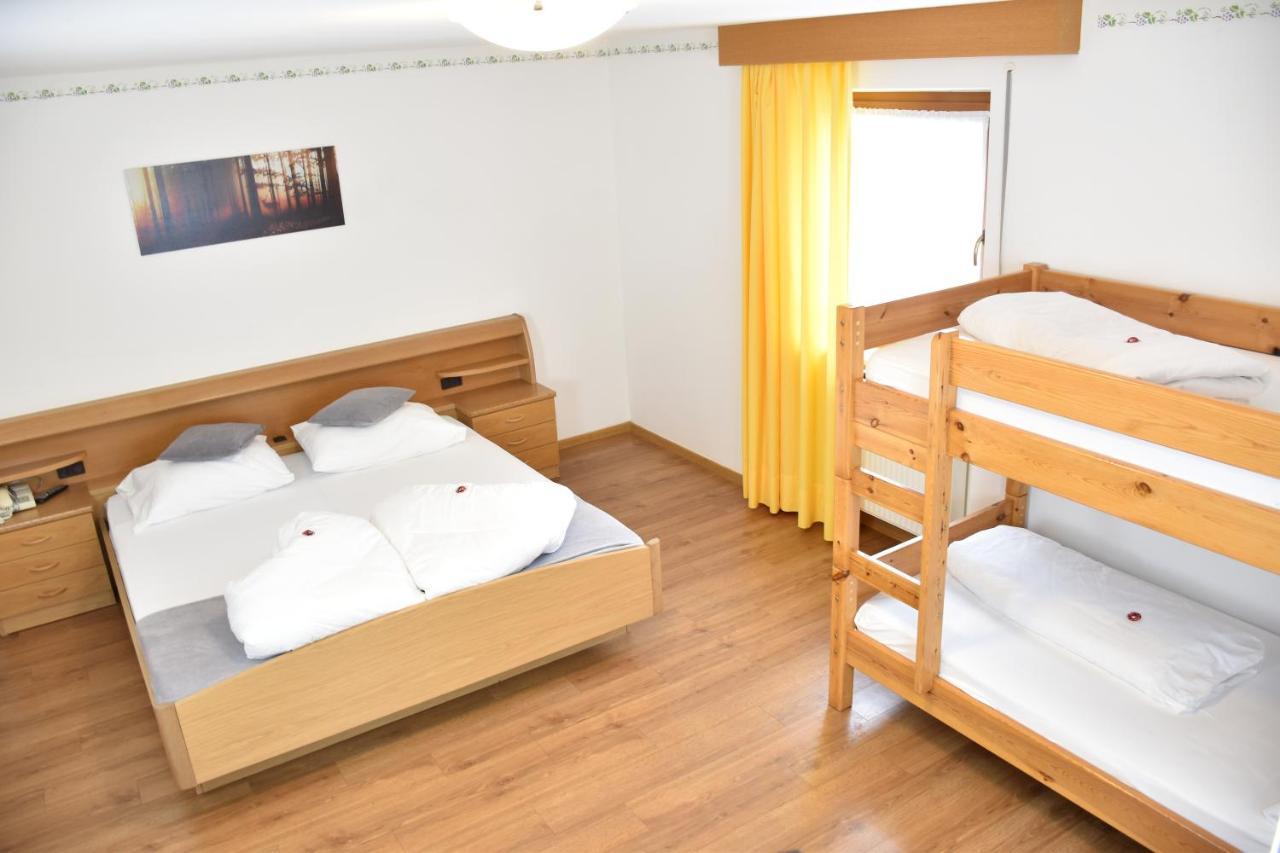 Dreibettzimmer mit Balkon