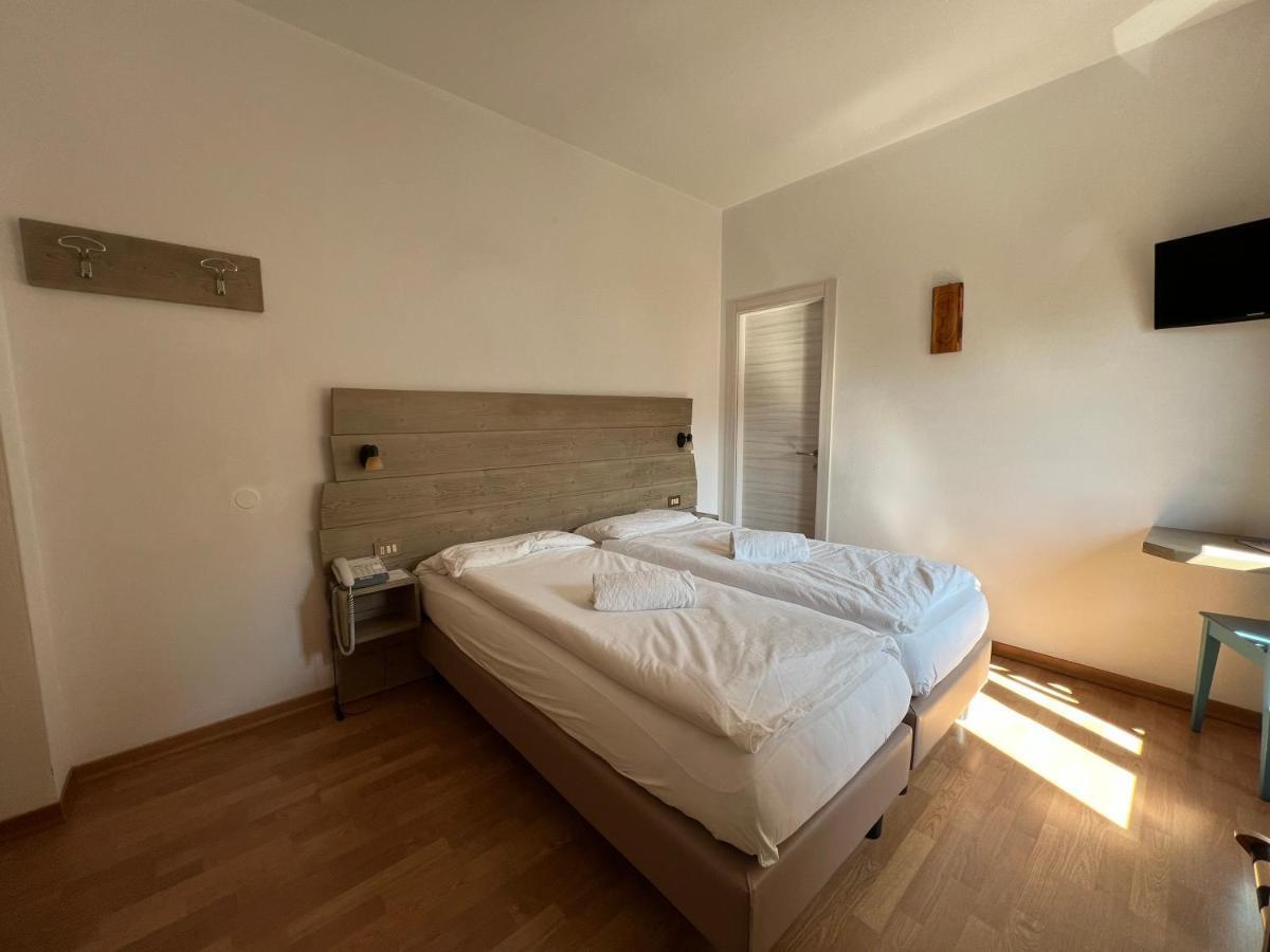 Small Double or Twin Room,1248120829:JPEG