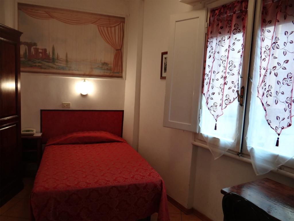 Single Room,704022391:JPEG