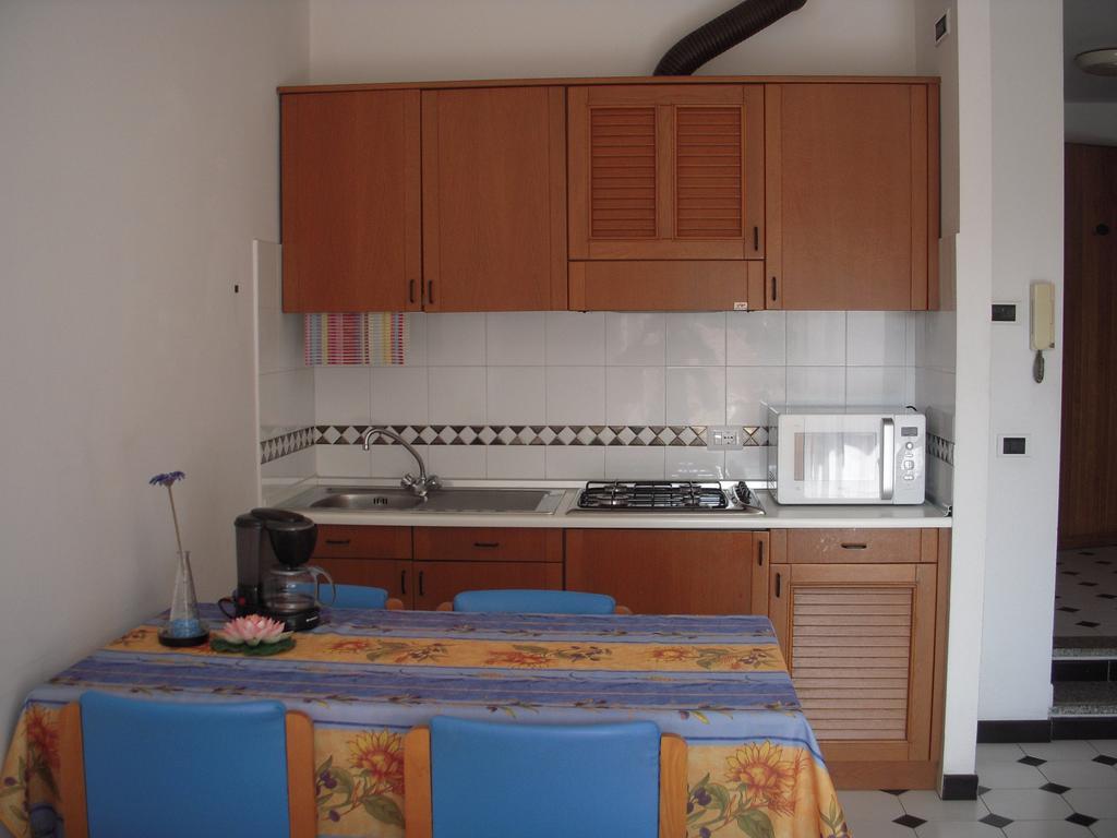 Family Studio,1231722026:JPEG