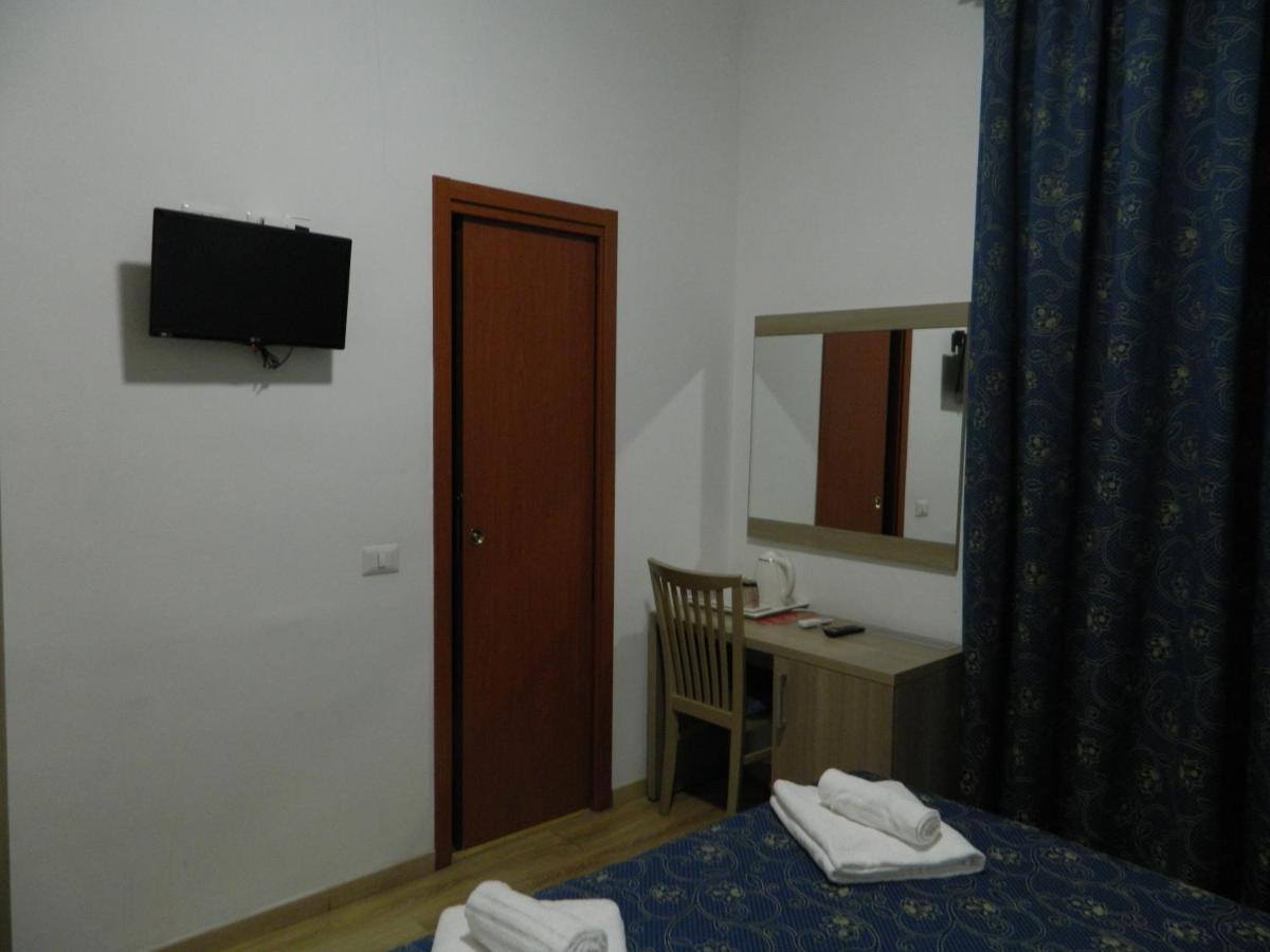 Double or Twin Room Private Bathroom