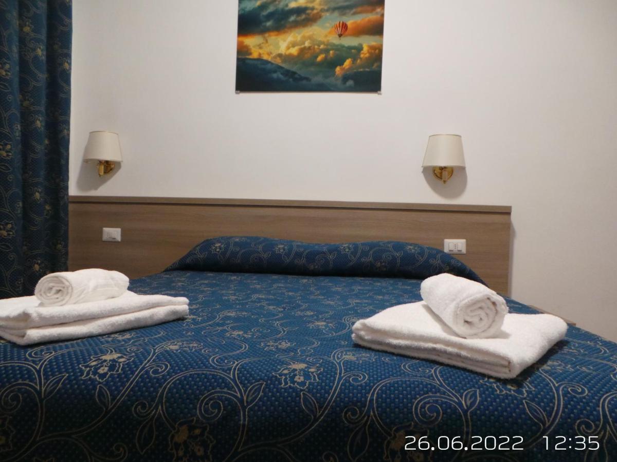 Double or Twin Room Private Bathroom