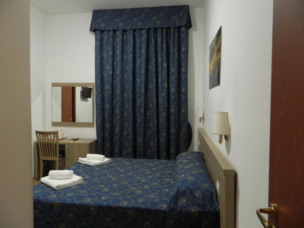 Double or Twin Room Private Bathroom