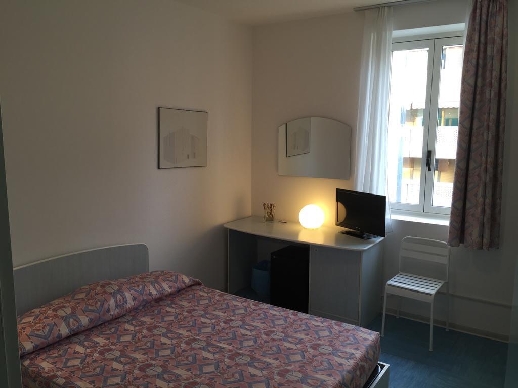 Budget Doppelzimmer mit französischem Bett ohne Balkon