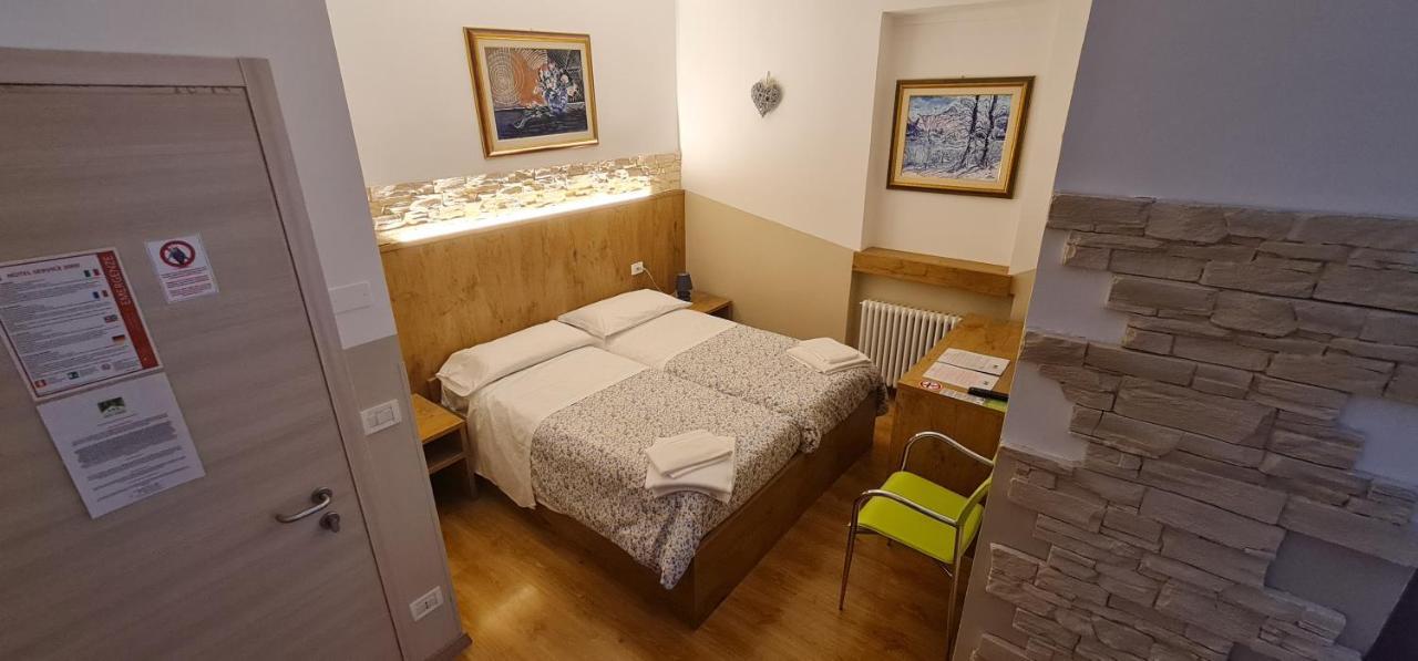 Double or Twin Room,1260676810:JPEG